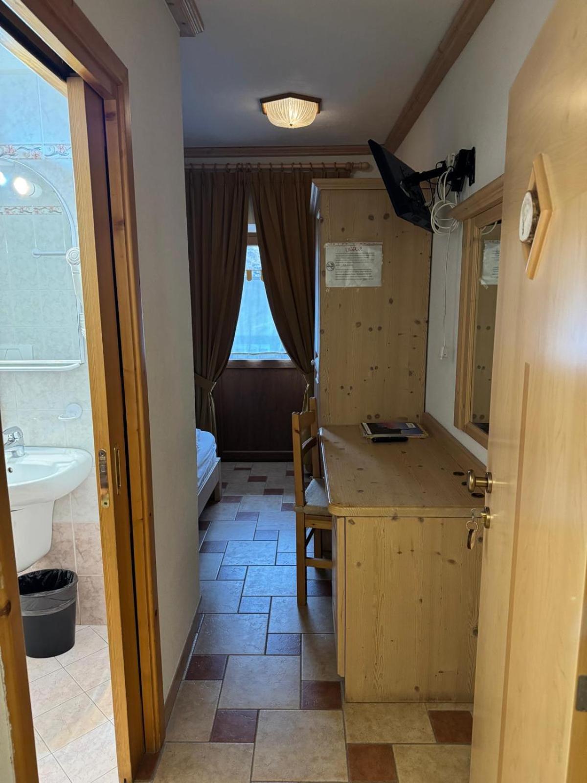 Hotel 2000 ليفينو المظهر الخارجي الصورة